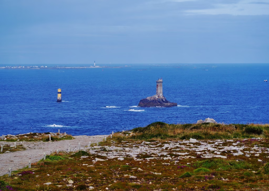 Le phare de la Vieille dans le raz de Sein