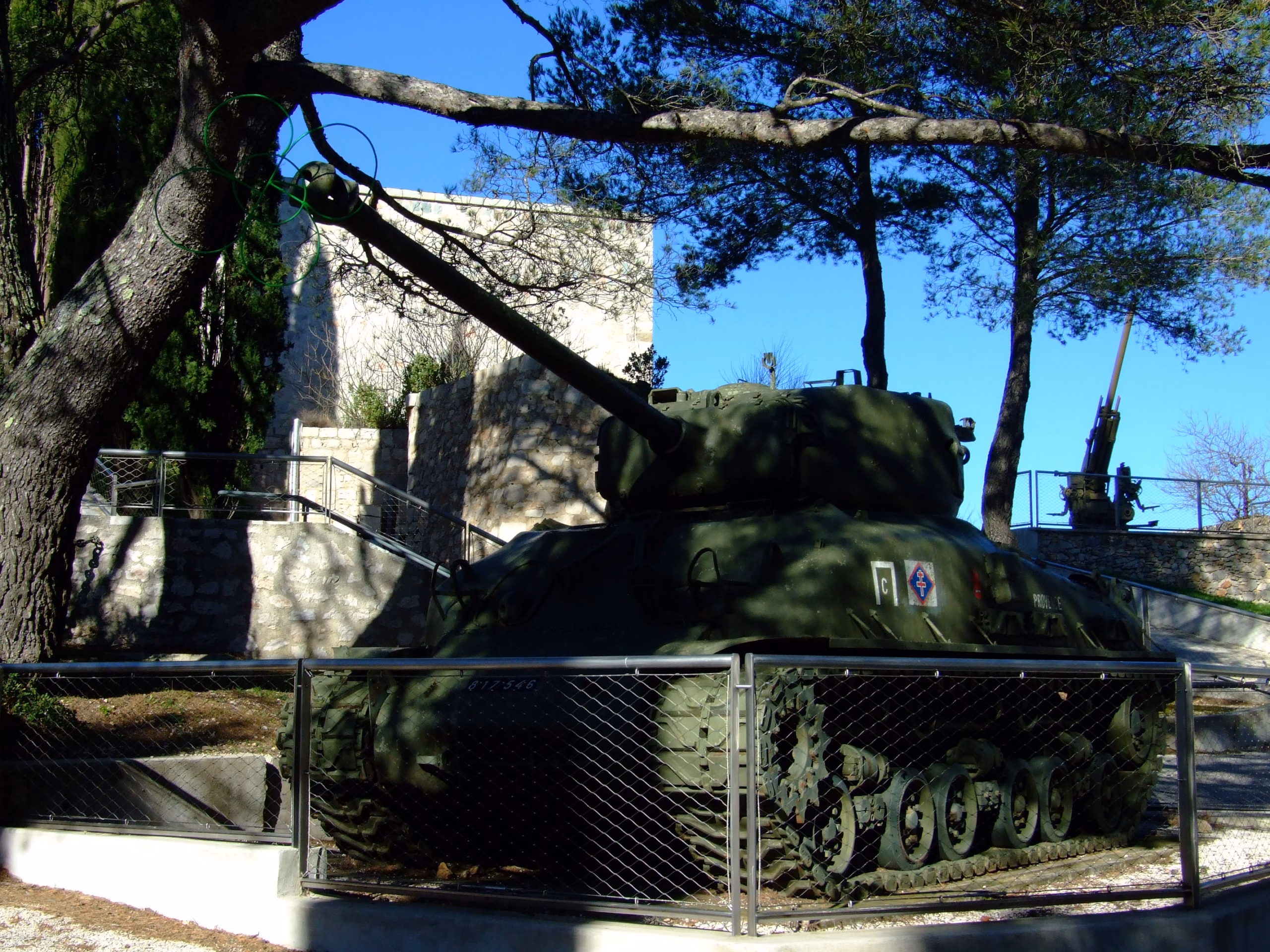 Un char Sherman exposé au mémorial du Mont-Faron