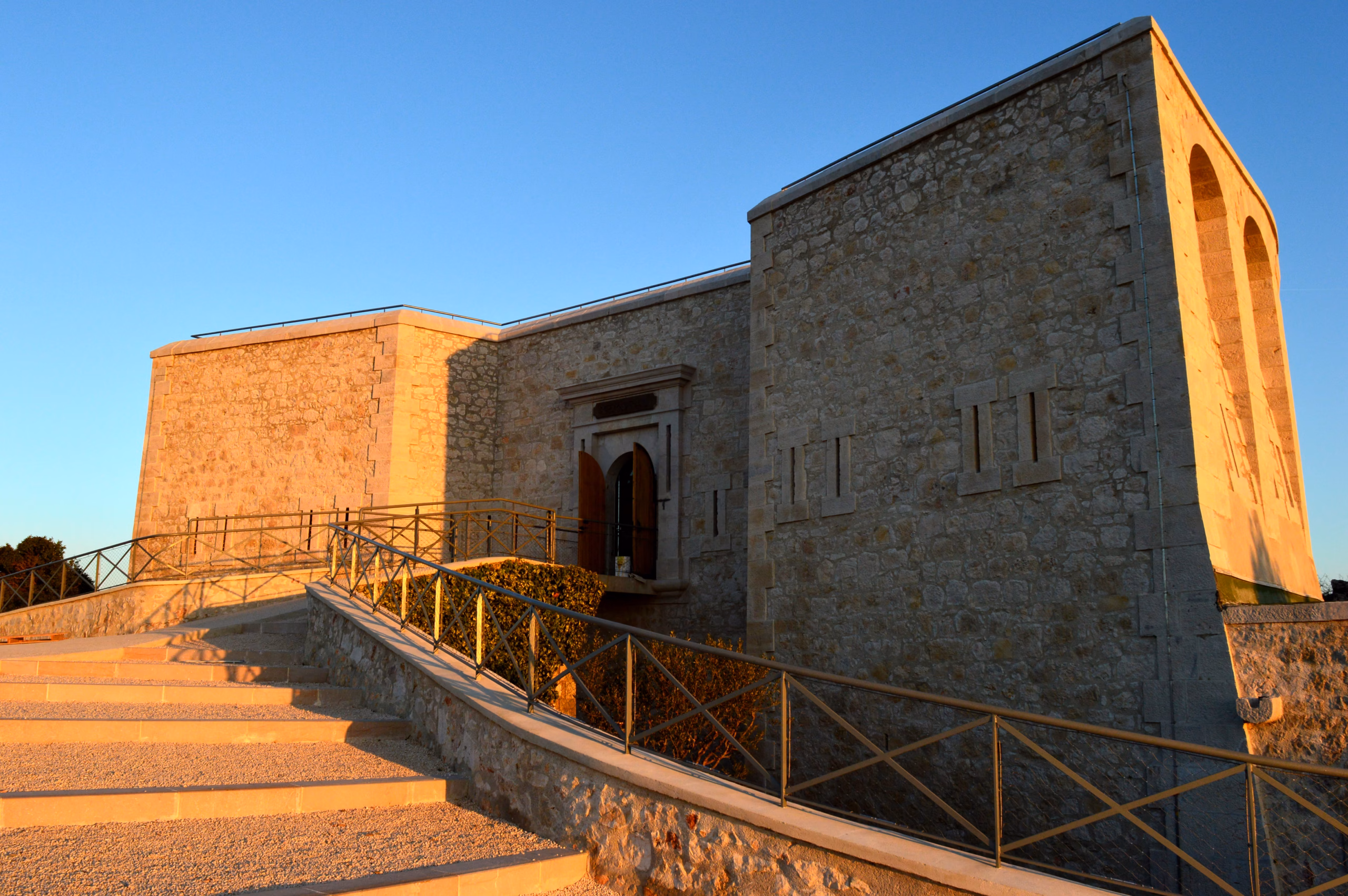 L’entrée du mémorial du Mont-Faron, à Toulon